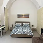 Portico House 17