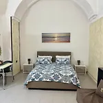 Portico House 17