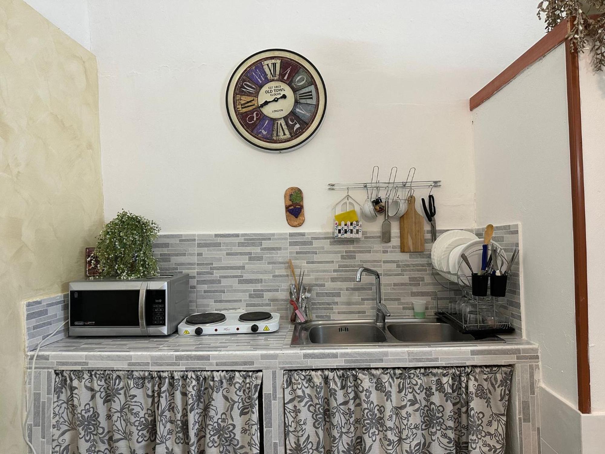 Apartment Portico House 17 *